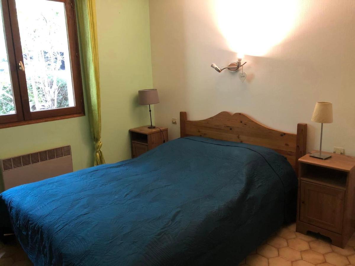 Hotel Les Persedes Lavilledieu  Buitenkant foto