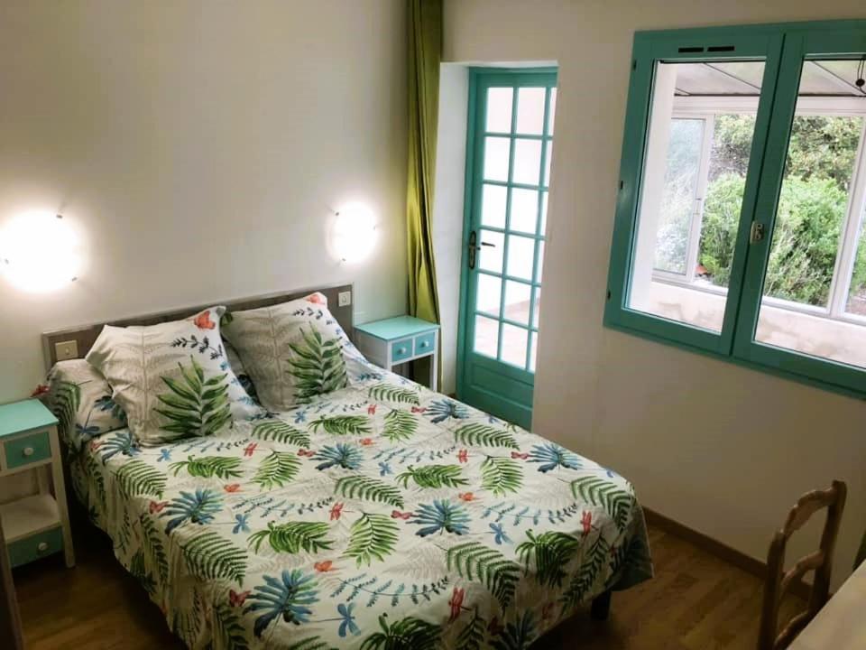 Hotel Les Persedes Lavilledieu  Buitenkant foto