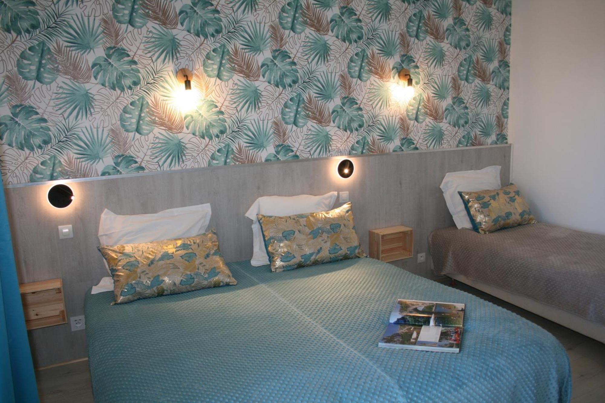 Hotel Les Persedes Lavilledieu  Buitenkant foto