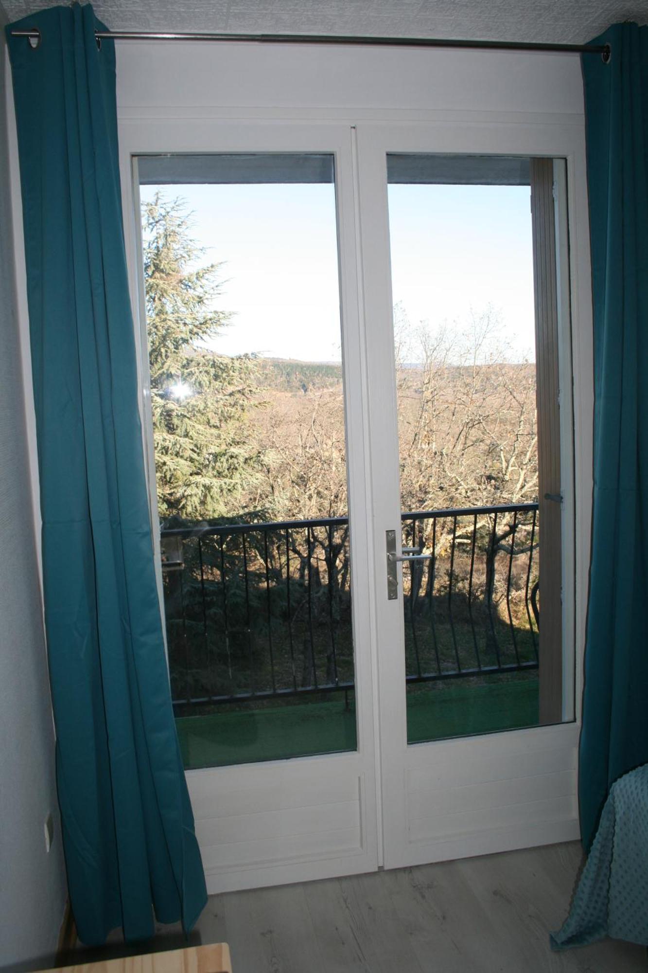Hotel Les Persedes Lavilledieu  Buitenkant foto