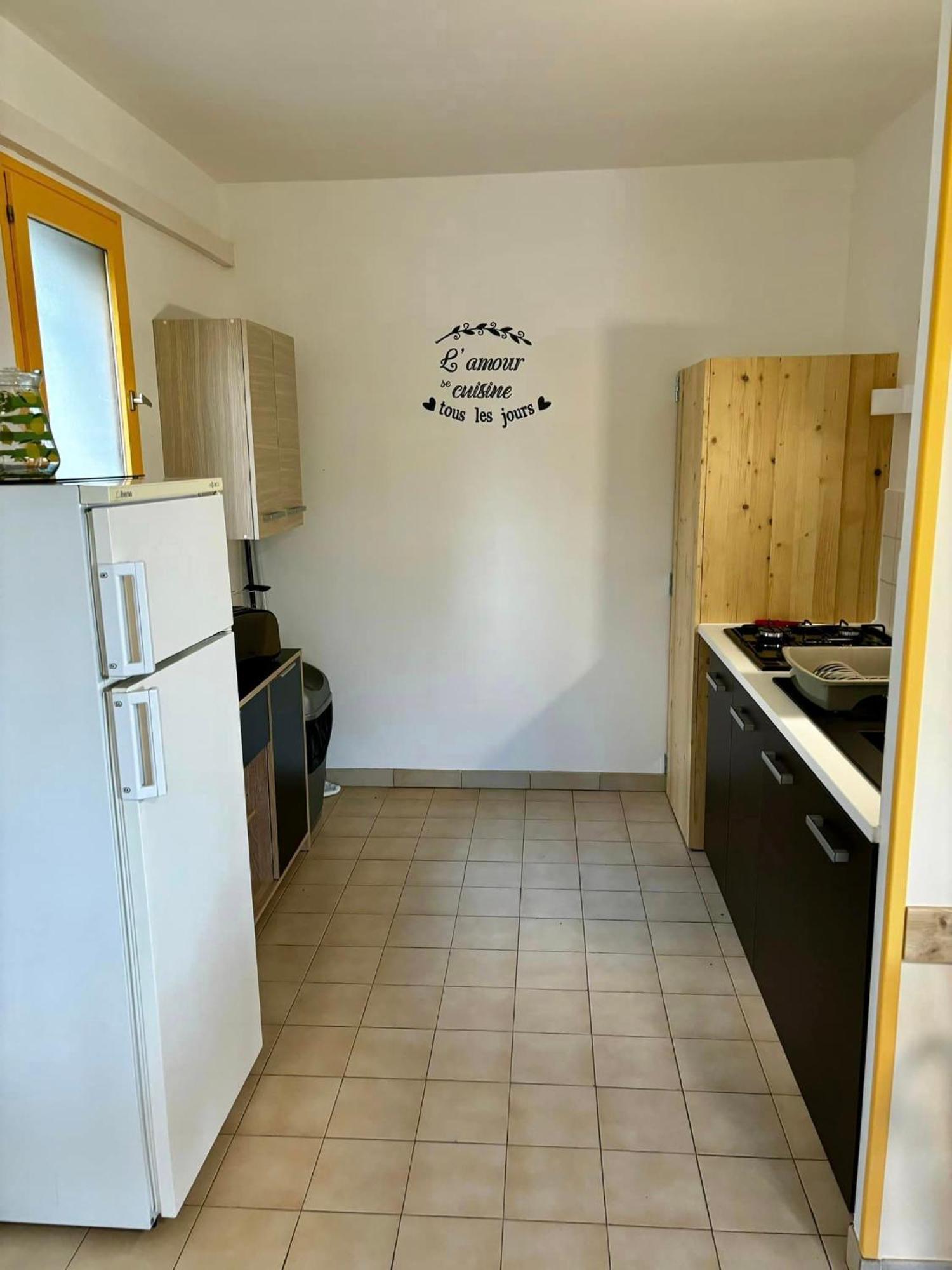 Hotel Les Persedes Lavilledieu  Buitenkant foto