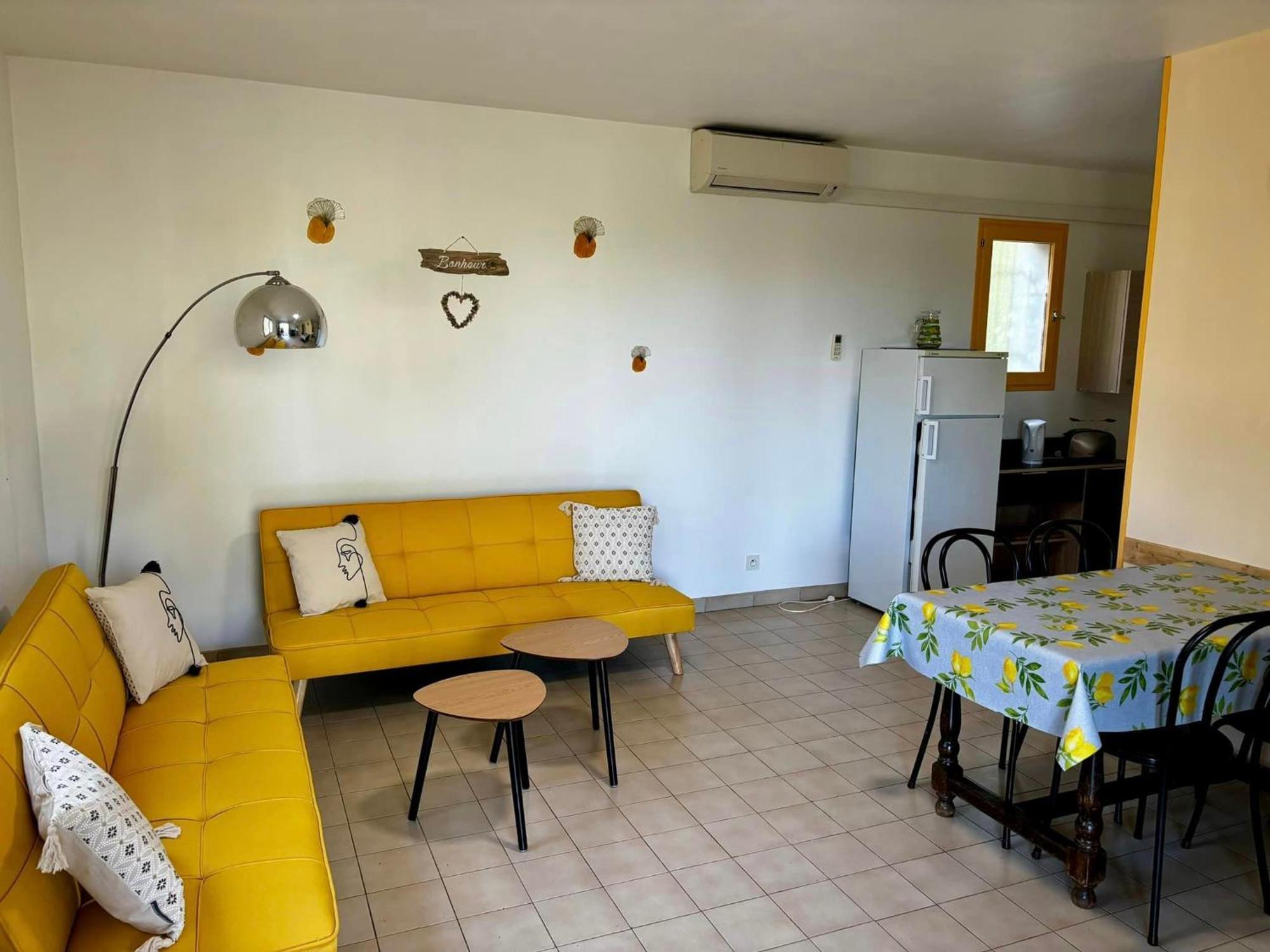 Hotel Les Persedes Lavilledieu  Buitenkant foto