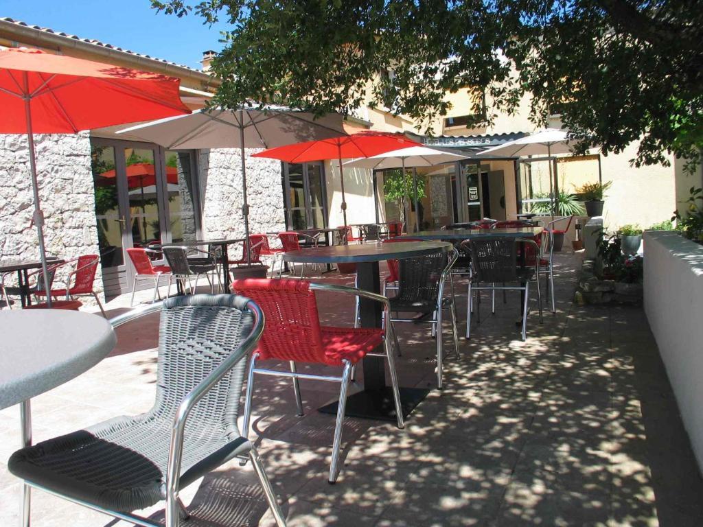 Hotel Les Persedes Lavilledieu  Buitenkant foto