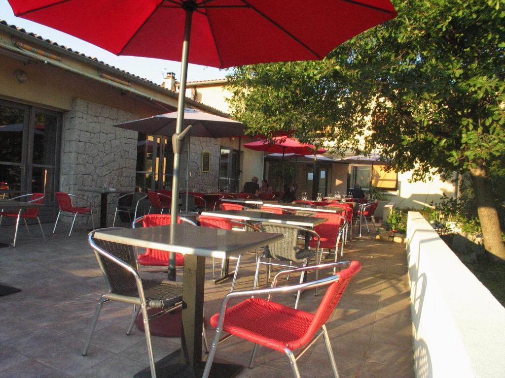 Hotel Les Persedes Lavilledieu  Buitenkant foto