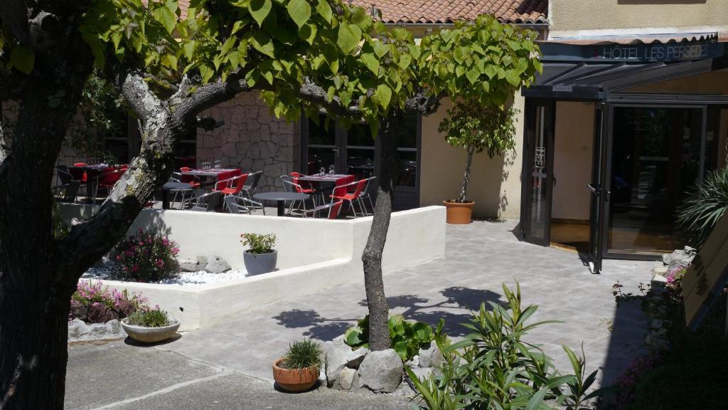Hotel Les Persedes Lavilledieu  Buitenkant foto