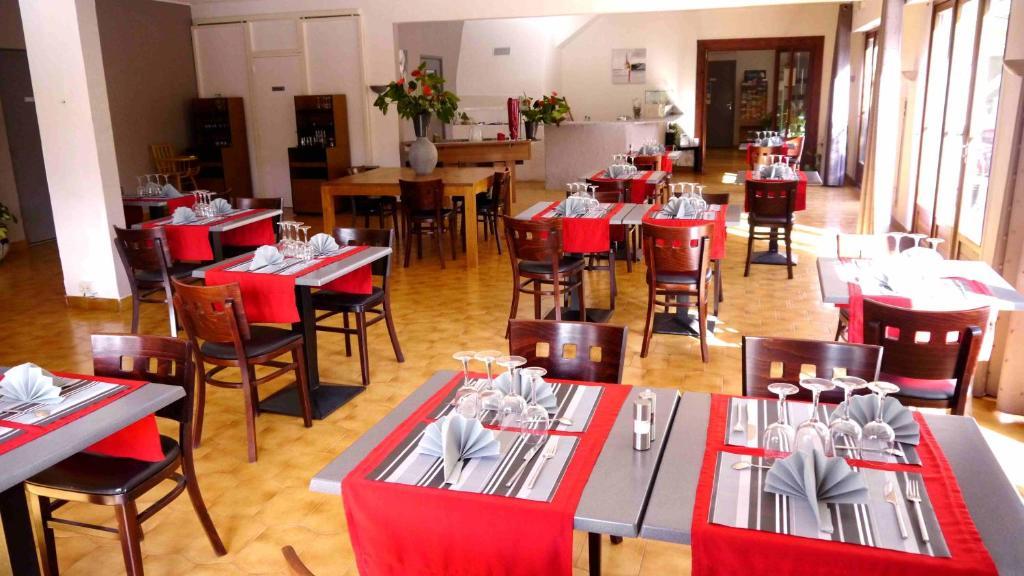 Hotel Les Persedes Lavilledieu  Buitenkant foto