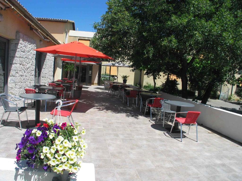 Hotel Les Persedes Lavilledieu  Buitenkant foto