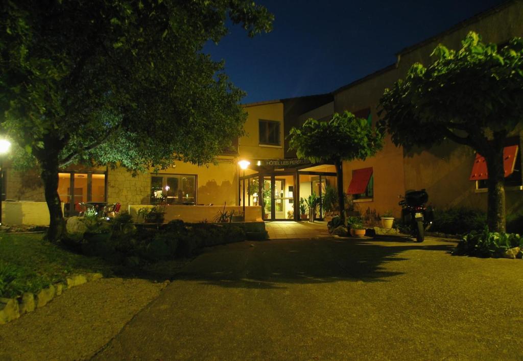 Hotel Les Persedes Lavilledieu  Buitenkant foto